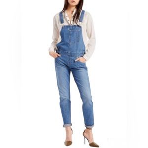Levi’s women overall size M